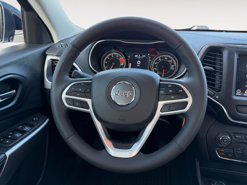 Used 2022 Jeep Cherokee Latitude AWD/4WD image 13