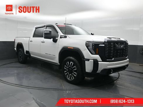 Used 2024 GMC Sierra 2500 Denali Ultimate AWD/4WD image 4