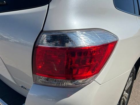 Used 2012 Toyota Highlander Limited w/ Tow Pkg AWD/4WD image 11