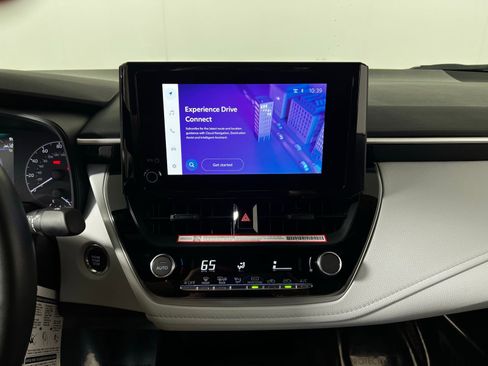 Certified 2025 Toyota Corolla SE image 17