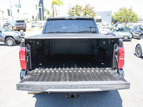 Used 2025 Toyota Tacoma SR5 AWD/4WD image 17