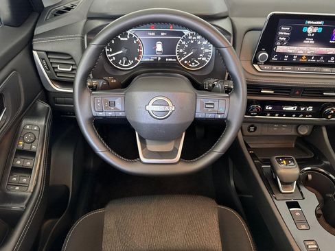 Used 2025 Nissan Rogue SV FWD image 26