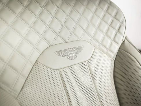 Used 2021 Bentley Bentayga image 17