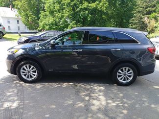 Used 2019 Kia Sorento LX w/ LX Convenience Package image 1