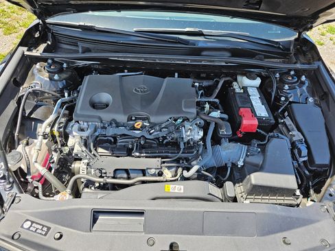 Used 2023 Toyota Camry SE FWD image 3