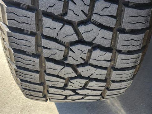 Used 2024 Nissan Armada SL w/ Captain's Chairs Package image 8