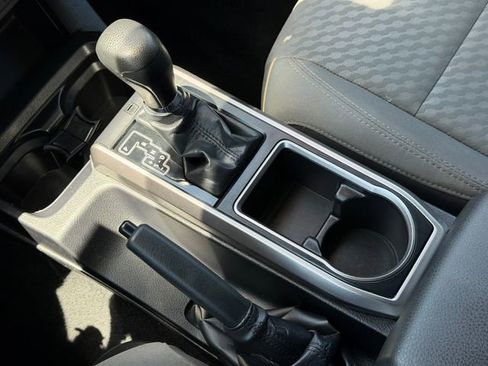 Used 2022 Toyota Tacoma SR5 RWD image 12
