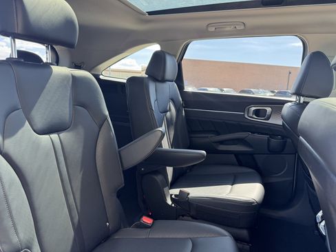Used 2024 Kia Sorento SX image 41