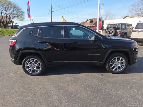 Certified 2022 Jeep Compass Latitude AWD/4WD image 2