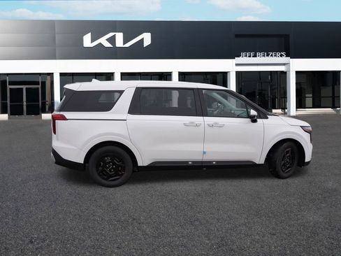 New 2026 Kia Carnival FWD image 2