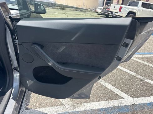 Used 2025 Tesla Model Y Performance AWD/4WD image 17