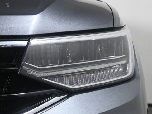 Used 2022 Volkswagen Tiguan SE R-Line AWD/4WD image 11