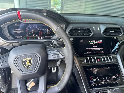 Used 2023 Lamborghini Urus Performante AWD/4WD image 7