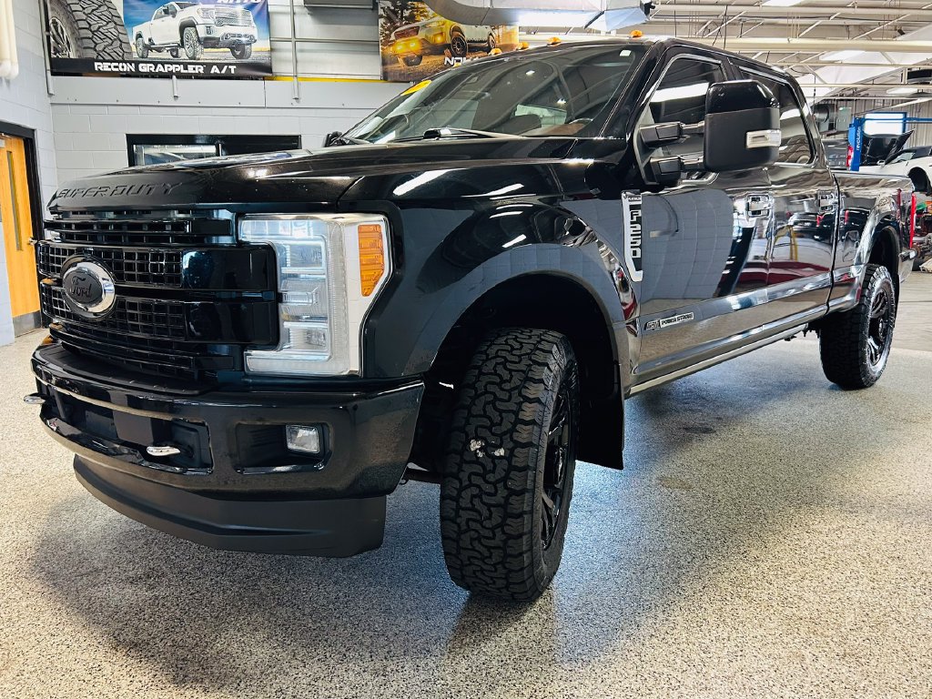 Used 2017 Ford F250 Platinum w/ Platinum Ultimate Package AWD/4WD image 3