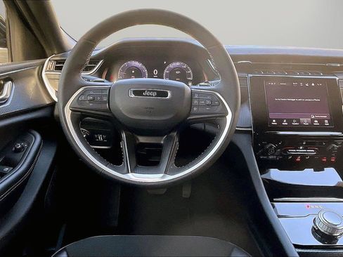 Certified 2025 Jeep Grand Cherokee L Altitude AWD/4WD image 12