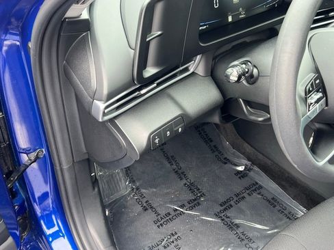 Certified 2025 Hyundai Elantra SE FWD image 12