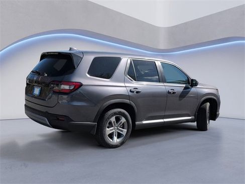 New 2025 Honda Pilot EX-L image 4