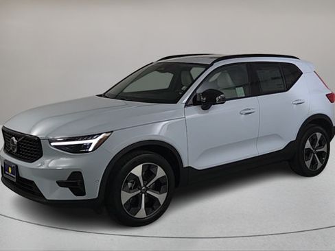 Certified 2026 Volvo XC40 B5 Plus w/ Protection Package Premier AWD/4WD image 8