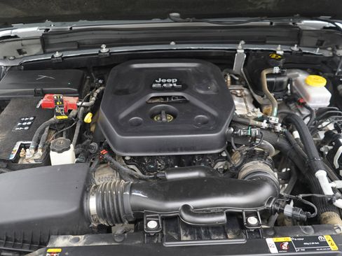 Used 2023 Jeep Wrangler Unlimited Sahara AWD/4WD image 29