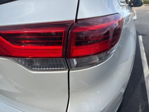 Used 2017 Toyota Highlander XLE image 14