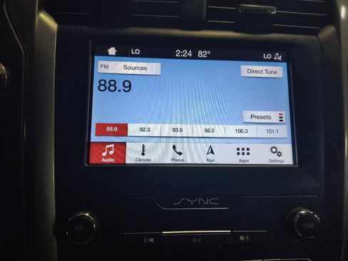 Used 2019 Ford Fusion SE FWD image 25