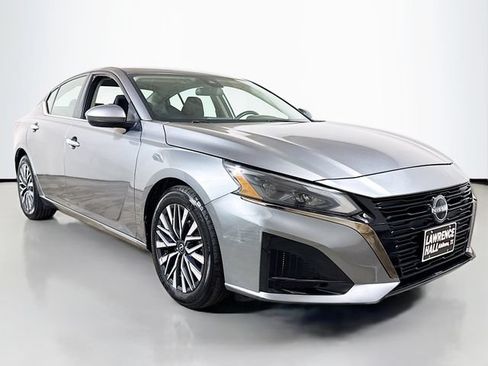 Used 2023 Nissan Altima 2.5 SV FWD image 3