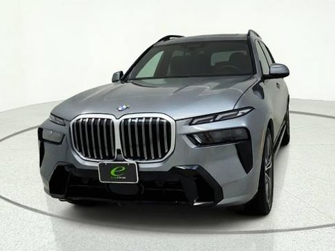 Used 2026 BMW X7 xDrive40i AWD/4WD image 3
