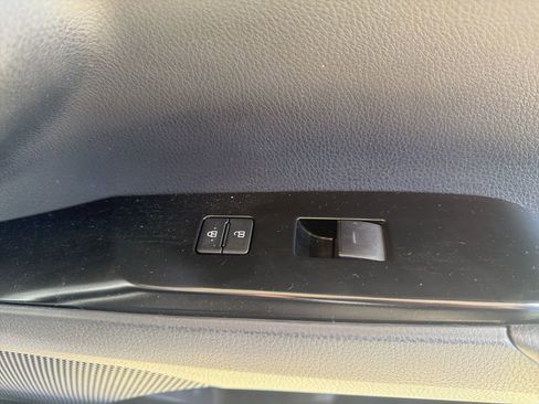 Used 2025 Toyota Camry SE w/ Convenience Package image 26