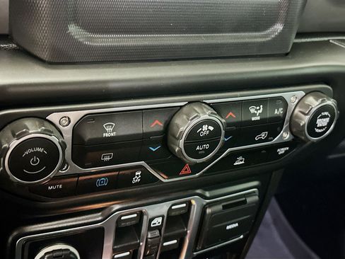 Used 2023 Jeep Wrangler Unlimited image 24