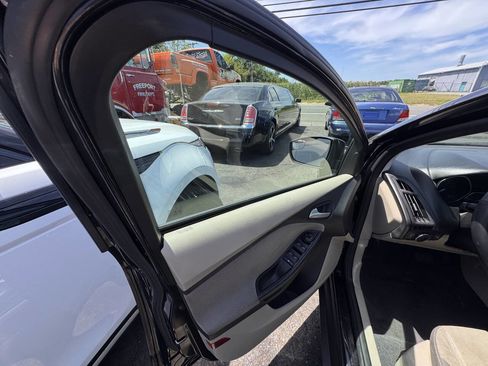 Used 2012 Ford Focus SE image 11