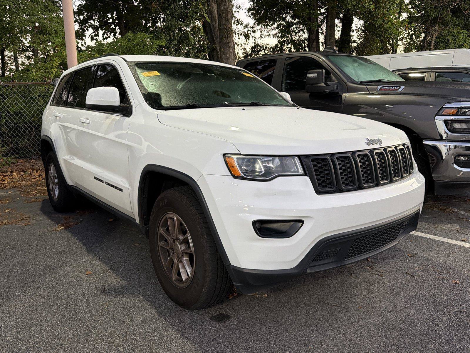 Used 2020 Jeep Grand Cherokee Laredo RWD image 3