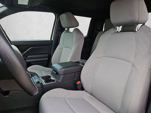 Used 2025 Toyota Tacoma SR5 AWD/4WD image 16