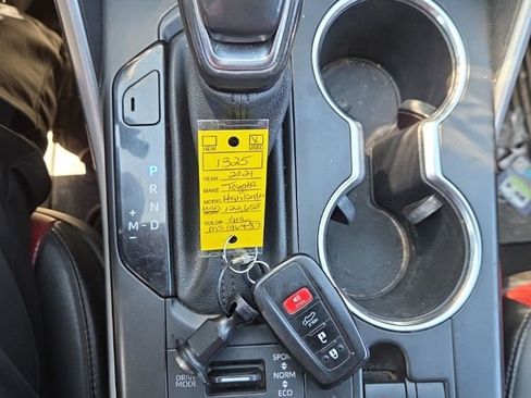 Used 2021 Toyota Highlander XSE AWD/4WD image 26