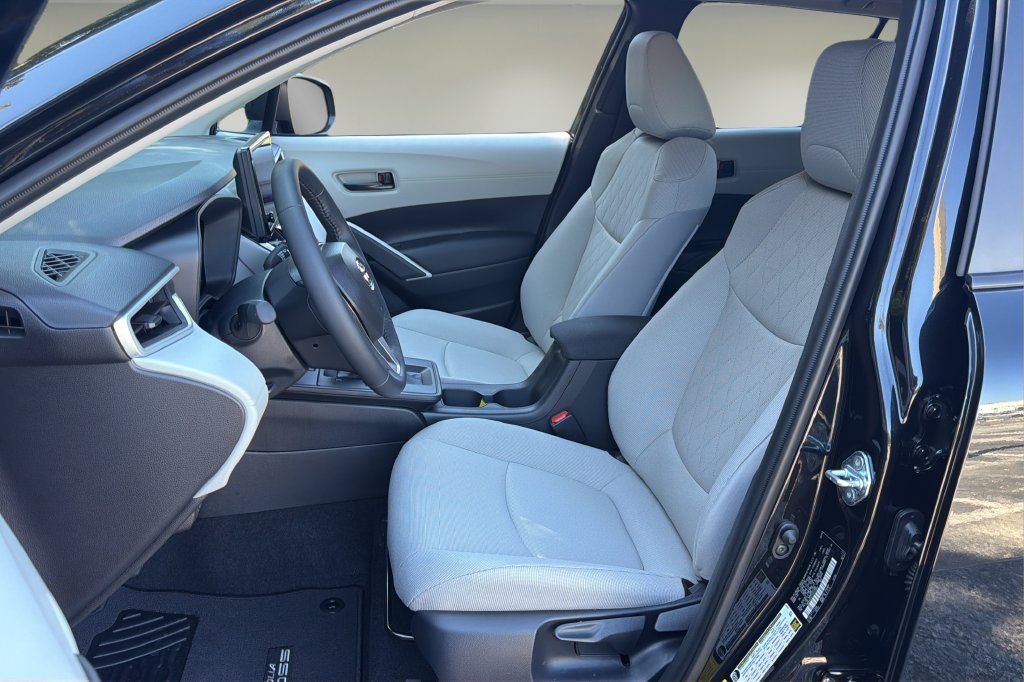New 2026 Toyota Corolla Cross LE w/ Moonroof Package FWD image 12