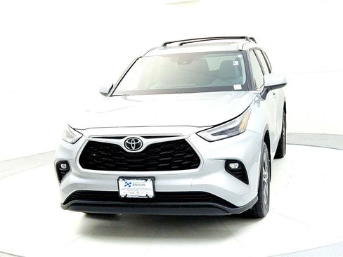 Certified 2024 Toyota Highlander XLE image 8