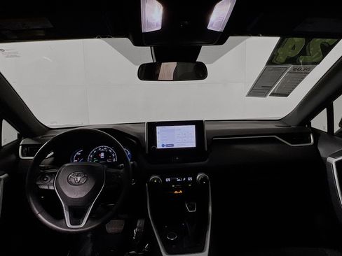 Used 2024 Toyota RAV4 SE image 30