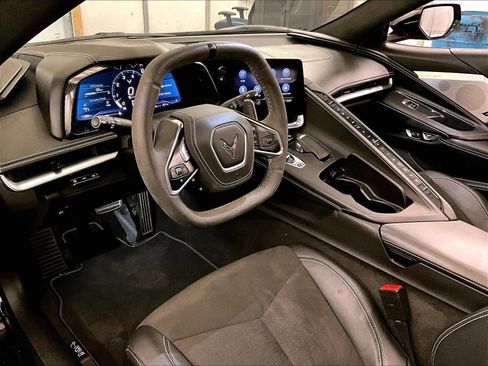 Used 2022 Chevrolet Corvette Stingray Premium Conv w/ Z51 Performance Package RWD image 12