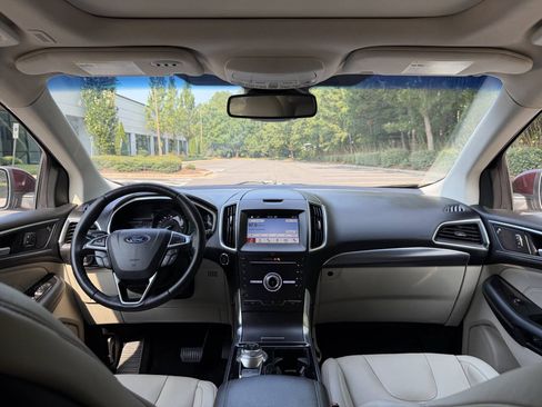 Used 2019 Ford Edge Titanium w/ Cold Weather Package FWD image 19