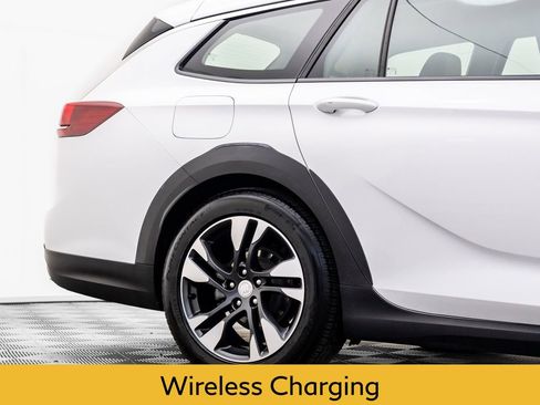 Used 2019 Buick Regal Essence w/ Driver Confidence Package I image 31