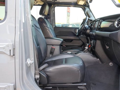 Used 2022 Jeep Wrangler Unlimited Sahara AWD/4WD image 31