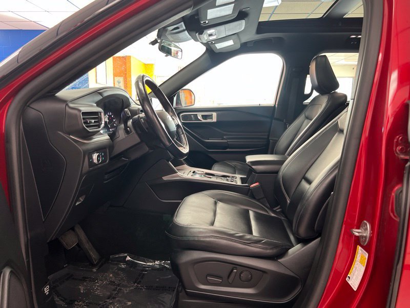 Used 2020 Ford Explorer XLT w/ Equipment Group 202A AWD/4WD image 19