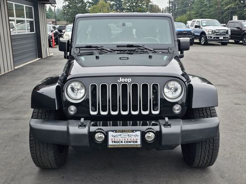 Used 2017 Jeep Wrangler Unlimited Sahara image 2
