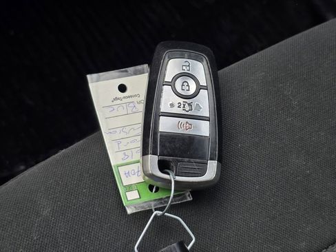 Used 2018 Ford Fusion SE image 32