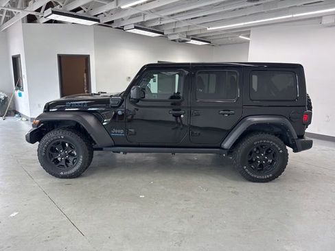 Used 2023 Jeep Wrangler Unlimited w/ Cold Weather Group AWD/4WD image 5