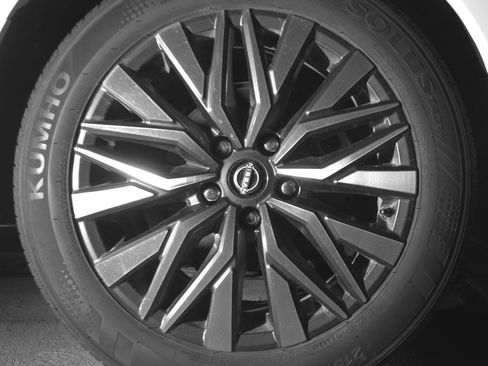 Used 2025 Nissan Altima 2.5 SV FWD image 15