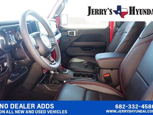 Used 2025 Jeep Wrangler Unlimited Rubicon AWD/4WD image 18