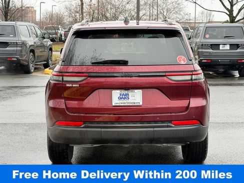 Used 2024 Jeep Grand Cherokee Altitude image 7