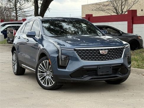 Used 2024 Cadillac XT4 Premium Luxury image 2