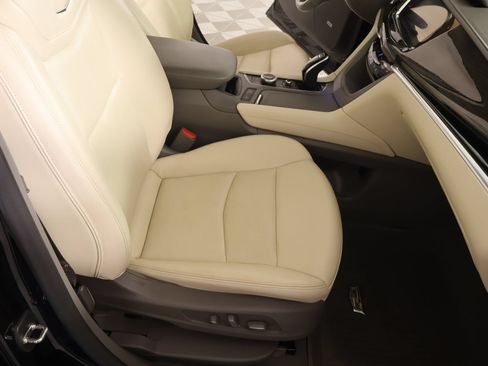 Used 2022 Cadillac XT6 Premium Luxury w/ LPO, Floor Liner Package AWD/4WD image 15
