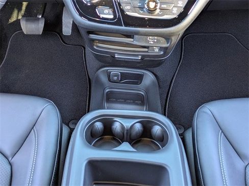 New 2026 Chrysler Pacifica Select image 21